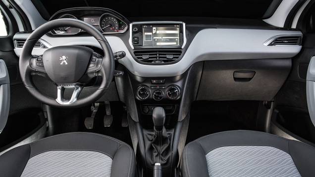 Volante multifuncional pequeno traz esportividade ao 208 | <a href="https://preprod.quatrorodas.abril.com.br/carros/comparativos/fiesta-x-208-x-c3-749647.shtml" rel="migration">Leia mais</a> Volante multifuncional pequeno traz esportividade ao 208 | <a href="https://preprod.quatrorodas.abril.com.br/carros/comparativos/fiesta-x-208-x-c3-749647.shtml" rel="migration">Leia mais</a>