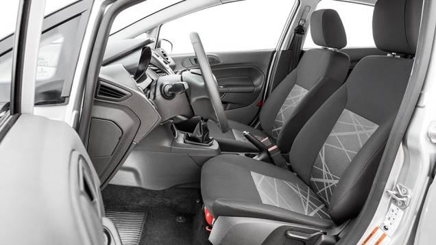Há ajuste de altura para coluna de direção e banco dianteiro | <a href="https://preprod.quatrorodas.abril.com.br/carros/comparativos/fiesta-x-208-x-c3-749647.shtml" rel="migration">Leia mais</a> Há ajuste de altura para coluna de direção e banco dianteiro | <a href="https://preprod.quatrorodas.abril.com.br/carros/comparativos/fiesta-x-208-x-c3-749647.shtml" rel="migration">Leia mais</a>