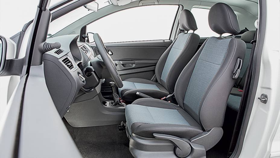 Alavanca de ajuste de altura do banco dianteiro fica próxima ao assento | <a href="https://preprod.quatrorodas.abril.com.br/carros/testes/volkswagen-fox-bluemotion-749109.shtml" rel="migration">Leia mais</a> Alavanca de ajuste de altura do banco dianteiro fica próxima ao assento | <a href="https://preprod.quatrorodas.abril.com.br/carros/testes/volkswagen-fox-bluemotion-749109.shtml" rel="migration">Leia mais</a>