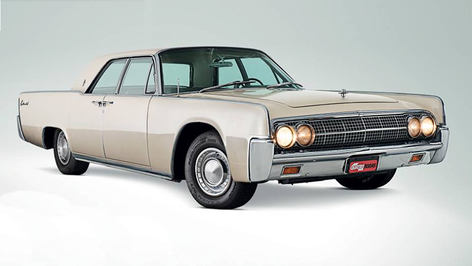 Continental 63: linhas discretas e elegantes que fizeram sua fama | <a href="https://preprod.quatrorodas.abril.com.br/carros/classicos-grandescarros/lincoln-continental-751204.shtml" rel="migration">Leia mais</a>