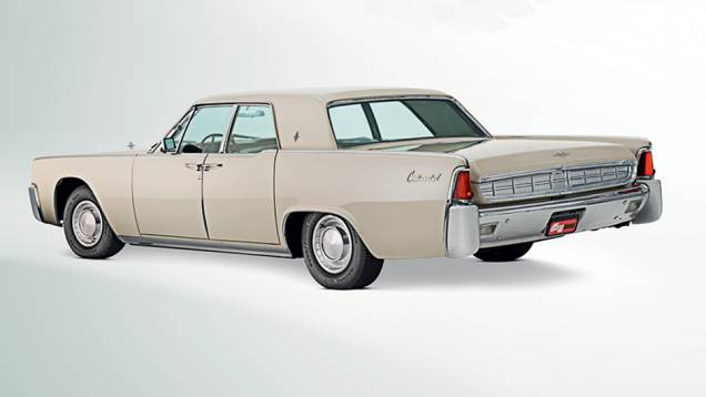 O sedã era a versão topo de linha da Lincoln | <a href="https://preprod.quatrorodas.abril.com.br/carros/classicos-grandescarros/lincoln-continental-751204.shtml" rel="migration">Leia mais</a> O sedã era a versão topo de linha da Lincoln | <a href="https://preprod.quatrorodas.abril.com.br/carros/classicos-grandescarros/lincoln-continental-751204.shtml" rel="migration">Leia mais</a>
