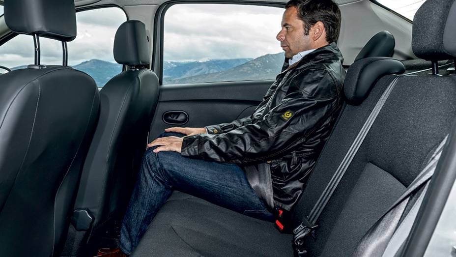 O espa&ccedil;o traseiro ainda &eacute; um dos grandes trunfos do Logan | <a href="https://preprod.quatrorodas.abril.com.br/carros/impressoes/dacia-logan-749339.shtml" rel="migration">Leia mais</a>