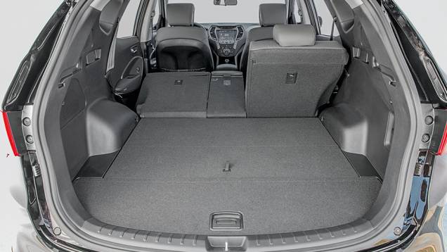 Atrás, 585 litros | <a href="https://preprod.quatrorodas.abril.com.br/carros/testes/hyundai-santa-fe-3-3-749761.shtml" rel="migration">Leia mais</a> Atrás, 585 litros | <a href="https://preprod.quatrorodas.abril.com.br/carros/testes/hyundai-santa-fe-3-3-749761.shtml" rel="migration">Leia mais</a>