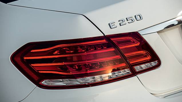 ... leds nas lanternas | <a href="https://preprod.quatrorodas.abril.com.br/carros/lancamentos/mercedes-benz-250-avantgarde-753592.shtml" rel="migration">Leia mais</a> ... leds nas lanternas | <a href="https://preprod.quatrorodas.abril.com.br/carros/lancamentos/mercedes-benz-250-avantgarde-753592.shtml" rel="migration">Leia mais</a>