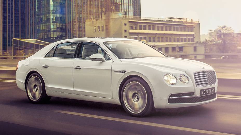 Luxo e for&ccedil;a: motor de 12 cilindros em W que produz 625 cv | <a href="https://preprod.quatrorodas.abril.com.br/carros/impressoes/bentley-flying-spur-755086.shtml" rel="migration">Leia mais</a>