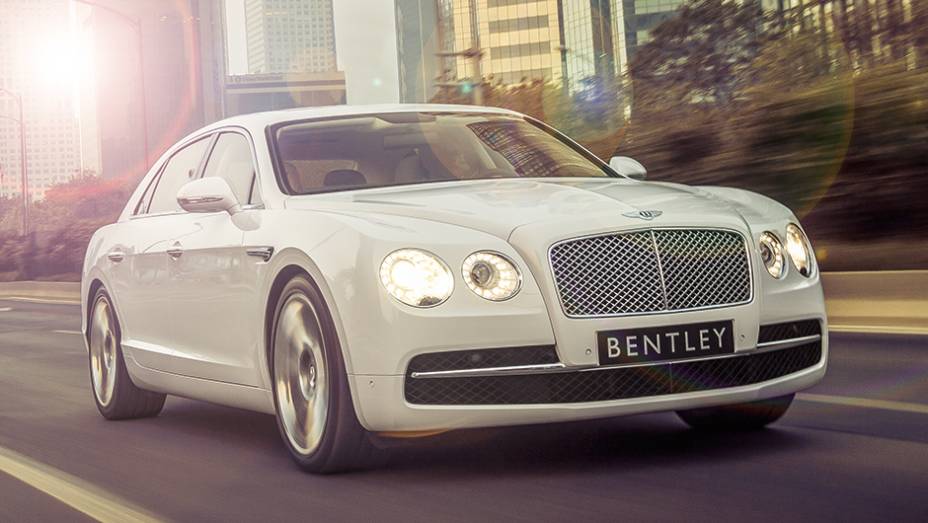 O Flying Spur &eacute; a vers&atilde;o de 4 portas do Continental | <a href="https://preprod.quatrorodas.abril.com.br/carros/impressoes/bentley-flying-spur-755086.shtml" rel="migration">Leia mais</a>