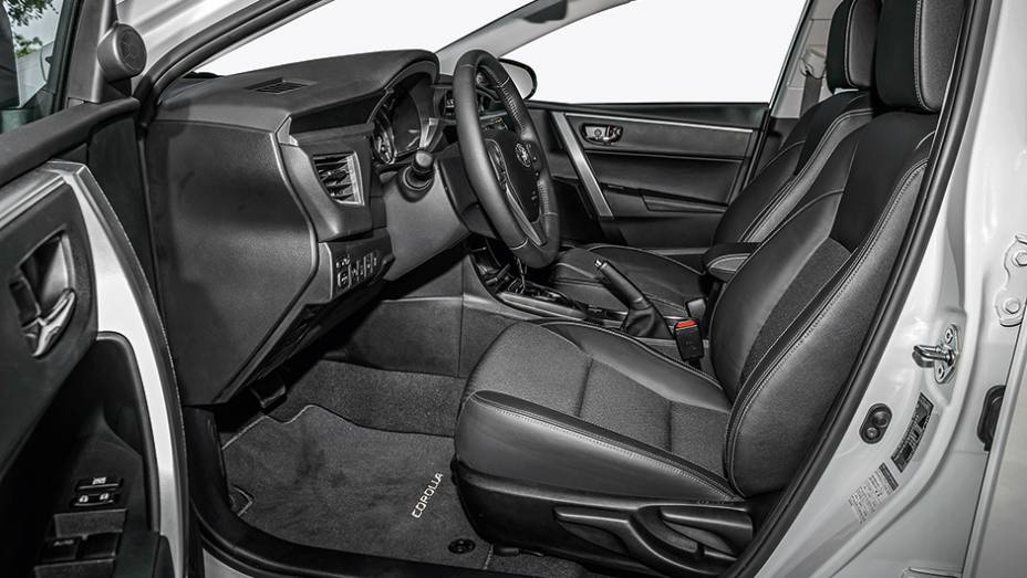 Espaço virou o destaque do novo sedã | <a href="https://preprod.quatrorodas.abril.com.br/carros/impressoes/toyota-corolla-2014-751803.shtml" rel="migration">Leia mais</a>
