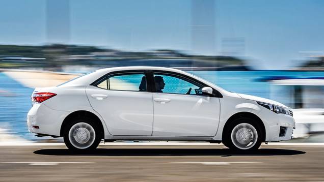 São 10 cm a mais de entre-eixos: os passageiros de trás agradecem | <a href="https://preprod.quatrorodas.abril.com.br/carros/impressoes/toyota-corolla-2014-751803.shtml" rel="migration">Leia mais</a> São 10 cm a mais de entre-eixos: os passageiros de trás agradecem | <a href="https://preprod.quatrorodas.abril.com.br/carros/impressoes/toyota-corolla-2014-751803.shtml" rel="migration">Leia mais</a>
