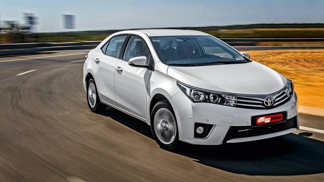 Leds entre faróis e grade ficam acesos mesmo de dia | <a href="https://preprod.quatrorodas.abril.com.br/carros/impressoes/toyota-corolla-2014-751803.shtml" rel="migration">Leia mais</a> Leds entre faróis e grade ficam acesos mesmo de dia | <a href="https://preprod.quatrorodas.abril.com.br/carros/impressoes/toyota-corolla-2014-751803.shtml" rel="migration">Leia mais</a>