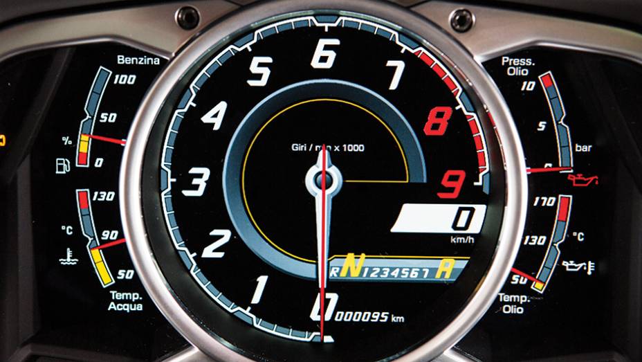 Os 700 cv levam o carro aos 100 km/h em 2,9 segundos | <a href="https://preprod.quatrorodas.abril.com.br/reportagens/geral/show-milhoes-754360.shtml" rel="migration">Leia mais</a> Os 700 cv levam o carro aos 100 km/h em 2,9 segundos | <a href="https://preprod.quatrorodas.abril.com.br/reportagens/geral/show-milhoes-754360.shtml" rel="migration">Leia mais</a>