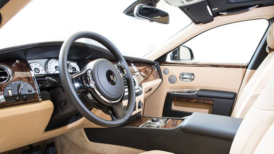 Ao encomendar um Rolls, são 44 000 combinações para o cliente escolher | <a href="https://preprod.quatrorodas.abril.com.br/reportagens/geral/show-milhoes-754360.shtml" rel="migration">Leia mais</a> Ao encomendar um Rolls, são 44 000 combinações para o cliente escolher | <a href="https://preprod.quatrorodas.abril.com.br/reportagens/geral/show-milhoes-754360.shtml" rel="migration">Leia mais</a>