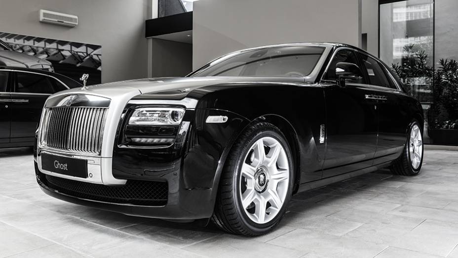 Rolls-Royce Ghost | <a href="https://preprod.quatrorodas.abril.com.br/reportagens/geral/show-milhoes-754360.shtml" rel="migration">Leia mais</a>