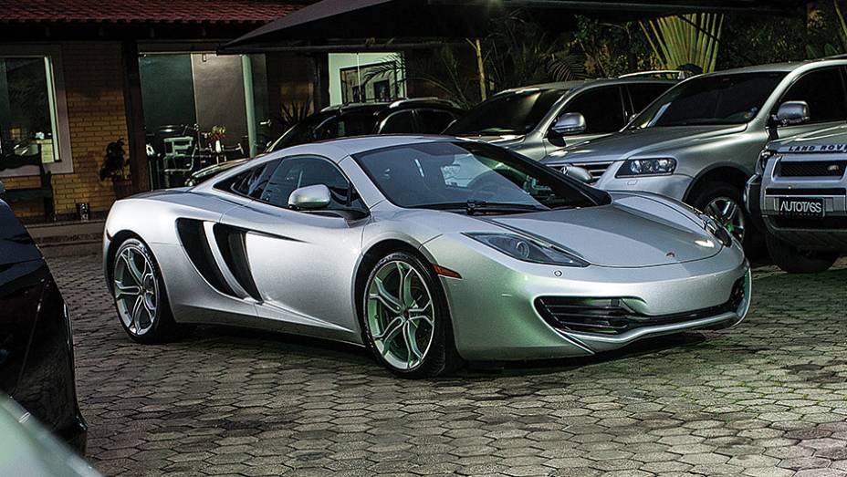 McLaren MP4-12C: inglês de 1,75 milhão de reais e 625 cv | <a href="https://preprod.quatrorodas.abril.com.br/reportagens/geral/show-milhoes-754360.shtml" rel="migration">Leia mais</a>