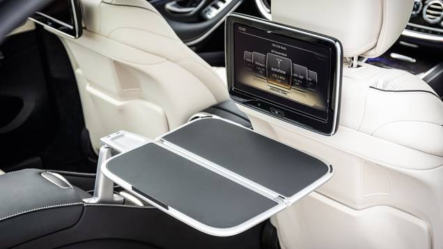 Mesa dobrável | <a href="https://preprod.quatrorodas.abril.com.br/carros/impressoes/mercedes-benz-s-500-754978.shtml" rel="migration">Leia mais</a> Mesa dobrável | <a href="https://preprod.quatrorodas.abril.com.br/carros/impressoes/mercedes-benz-s-500-754978.shtml" rel="migration">Leia mais</a>