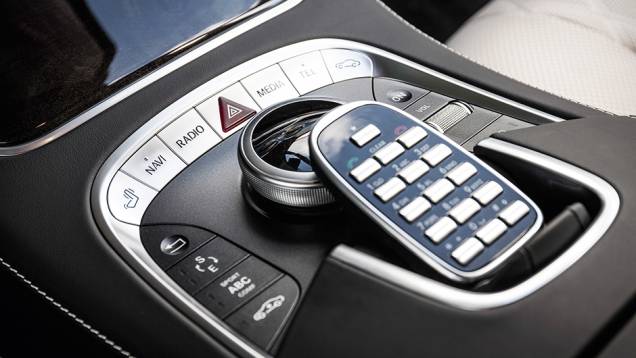Todos os ajustes à disposição dos ocupantes traseiros | <a href="https://preprod.quatrorodas.abril.com.br/carros/impressoes/mercedes-benz-s-500-754978.shtml" rel="migration">Leia mais</a> Todos os ajustes à disposição dos ocupantes traseiros | <a href="https://preprod.quatrorodas.abril.com.br/carros/impressoes/mercedes-benz-s-500-754978.shtml" rel="migration">Leia mais</a>
