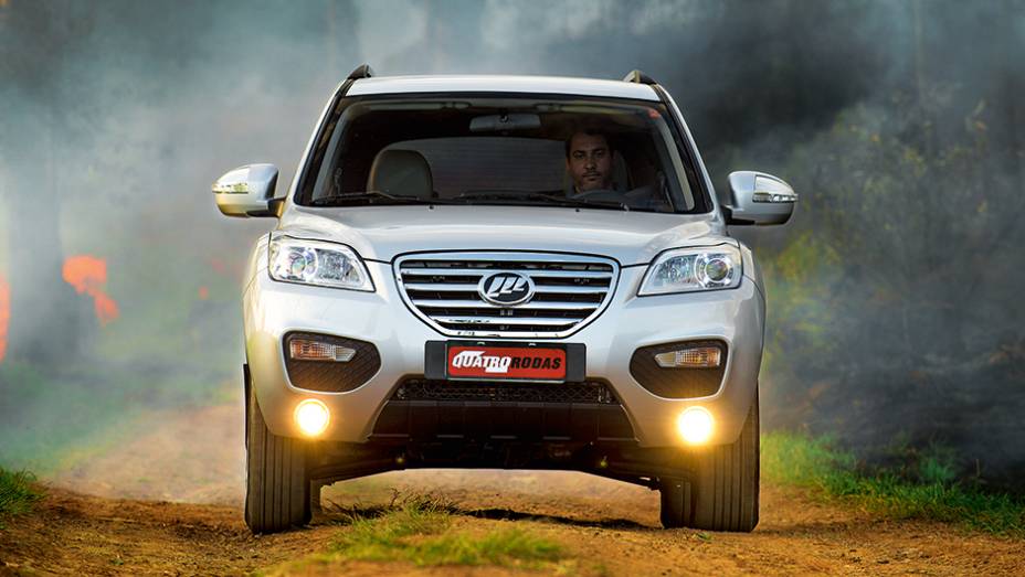 Visual lembra a gera&ccedil;&atilde;o passada dos Hyundai | <a href="https://preprod.quatrorodas.abril.com.br/carros/comparativos/lifan-x60-x-chery-tiggo-756386.shtml" rel="migration">Leia mais</a>