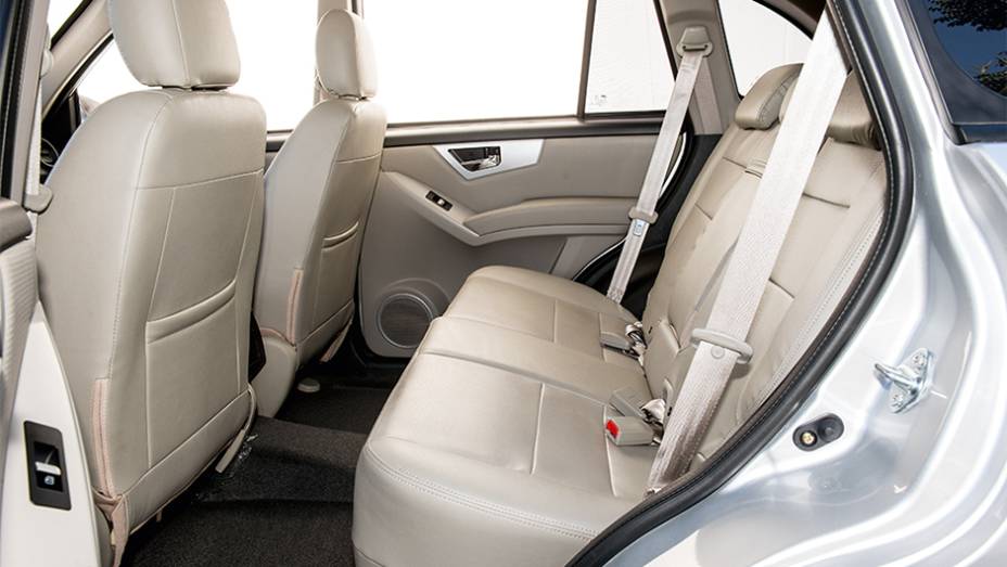 Lifan oferece mais espa&ccedil;o para as pernas no banco traseiro | <a href="https://preprod.quatrorodas.abril.com.br/carros/comparativos/lifan-x60-x-chery-tiggo-756386.shtml" rel="migration">Leia mais</a>