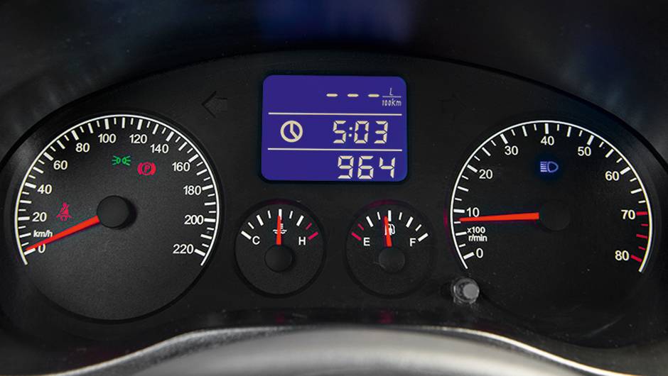 Rel&oacute;gio tem quase o mesmo destaque que o veloc&iacute;metro | <a href="https://preprod.quatrorodas.abril.com.br/carros/comparativos/lifan-x60-x-chery-tiggo-756386.shtml" rel="migration">Leia mais</a>