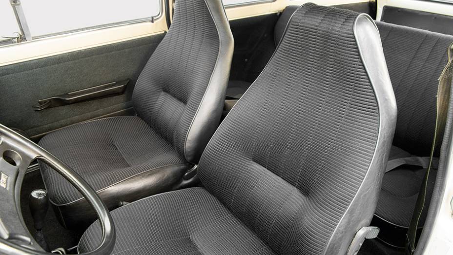 Banco com apoio integrado era coisa rara no segmento | <a href="https://preprod.quatrorodas.abril.com.br/carros/classicos-brasileiros/fiat-panorama-756366.shtml" rel="migration">Leia mais</a>