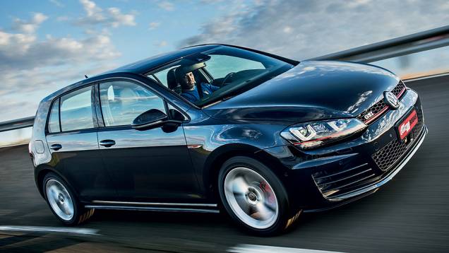 Capô longo confere um ar de maior robustez ao novo Golf | <a href="https://preprod.quatrorodas.abril.com.br/carros/testes/volkswagen-golf-highline-1-4-tsi-755814.shtml" rel="migration">Leia mais</a> Capô longo confere um ar de maior robustez ao novo Golf | <a href="https://preprod.quatrorodas.abril.com.br/carros/testes/volkswagen-golf-highline-1-4-tsi-755814.shtml" rel="migration">Leia mais</a>