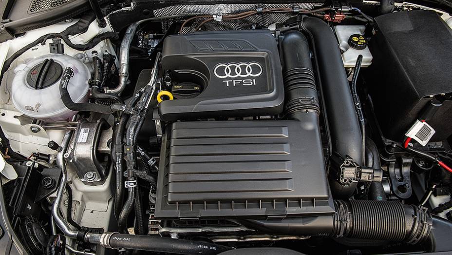 Motor tem 122 cv | <a href="https://preprod.quatrorodas.abril.com.br/carros/comparativos/audi-a3-x-vw-golf-757579.shtml" rel="migration">Leia mais</a>