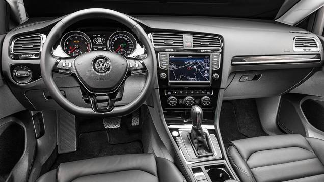 Tela de 8 polegadas: opcional atrelado à compra de outros | <a href="https://preprod.quatrorodas.abril.com.br/carros/comparativos/audi-a3-x-vw-golf-757579.shtml" rel="migration">Leia mais</a> Tela de 8 polegadas: opcional atrelado à compra de outros | <a href="https://preprod.quatrorodas.abril.com.br/carros/comparativos/audi-a3-x-vw-golf-757579.shtml" rel="migration">Leia mais</a>