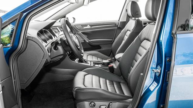 Banco elétrico, couro e rodas aro 17 são opcionais | <a href="https://preprod.quatrorodas.abril.com.br/carros/comparativos/audi-a3-x-vw-golf-757579.shtml" rel="migration">Leia mais</a> Banco elétrico, couro e rodas aro 17 são opcionais | <a href="https://preprod.quatrorodas.abril.com.br/carros/comparativos/audi-a3-x-vw-golf-757579.shtml" rel="migration">Leia mais</a>