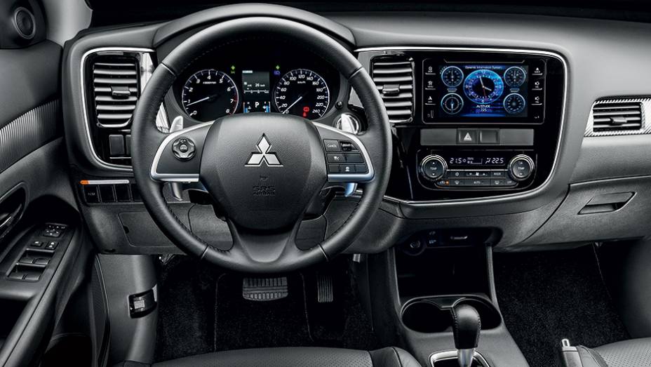 Cabine de design óbvio, mas com materiais de boa qualidade | <a href="https://preprod.quatrorodas.abril.com.br/carros/testes/mitsubishi-outlander-gt-v6-3-0-757583.shtml" rel="migration">Leia mais</a>