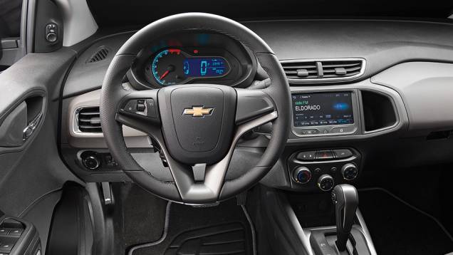 MyLink chegou antes no Prisma, mas com menos controles | <a href="https://preprod.quatrorodas.abril.com.br/carros/comparativos/cobalt-x-prisma-756506.shtml" rel="migration">Leia mais</a> MyLink chegou antes no Prisma, mas com menos controles | <a href="https://preprod.quatrorodas.abril.com.br/carros/comparativos/cobalt-x-prisma-756506.shtml" rel="migration">Leia mais</a>