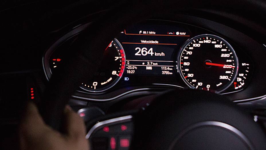 Em altas velocidades, o motor &eacute; V8;... | <a href="https://preprod.quatrorodas.abril.com.br/carros/testes/audi-rs-6-avant-759563.shtml" rel="migration">Leia mais</a>