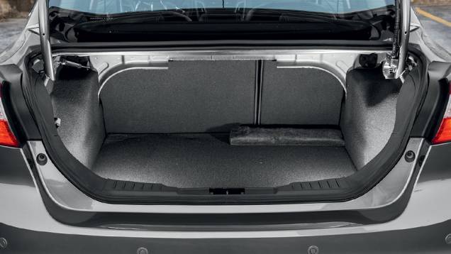 No porta-malas cabem 421 litros de bagagem | <a href="https://preprod.quatrorodas.abril.com.br/carros/testes/ford-focus-sedan-759561.shtml" rel="migration">Leia mais</a> No porta-malas cabem 421 litros de bagagem | <a href="https://preprod.quatrorodas.abril.com.br/carros/testes/ford-focus-sedan-759561.shtml" rel="migration">Leia mais</a>