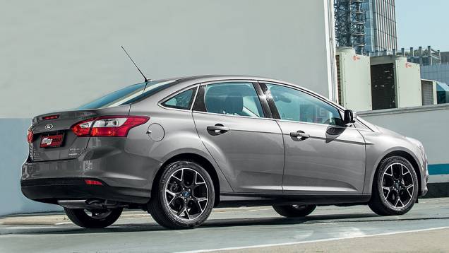 Linha de teto disfarça o porta-malas | <a href="https://preprod.quatrorodas.abril.com.br/carros/testes/ford-focus-sedan-759561.shtml" rel="migration">Leia mais</a> Linha de teto disfarça o porta-malas | <a href="https://preprod.quatrorodas.abril.com.br/carros/testes/ford-focus-sedan-759561.shtml" rel="migration">Leia mais</a>