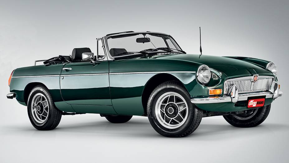 Como em todo roadster, guiava-se quase sentado no eixo traseiro | <a href="https://preprod.quatrorodas.abril.com.br/carros/classicos-grandescarros/mg-mgb-761210.shtml" rel="migration">Leia mais</a>