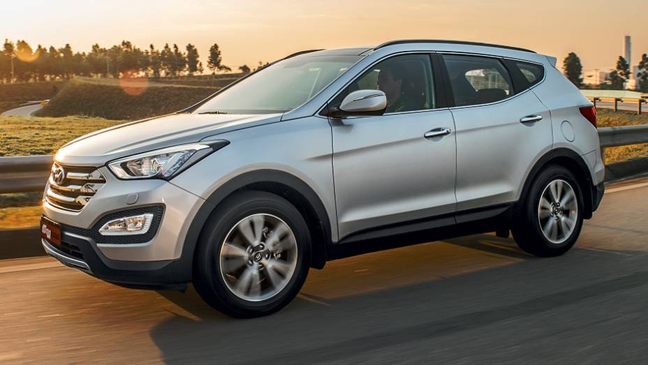 Nova geração é mais imponente que a anterior | <a href="https://preprod.quatrorodas.abril.com.br/carros/impressoes/hyundai-santa-fe-7-lugares-759289.shtml" rel="migration">Leia mais</a>