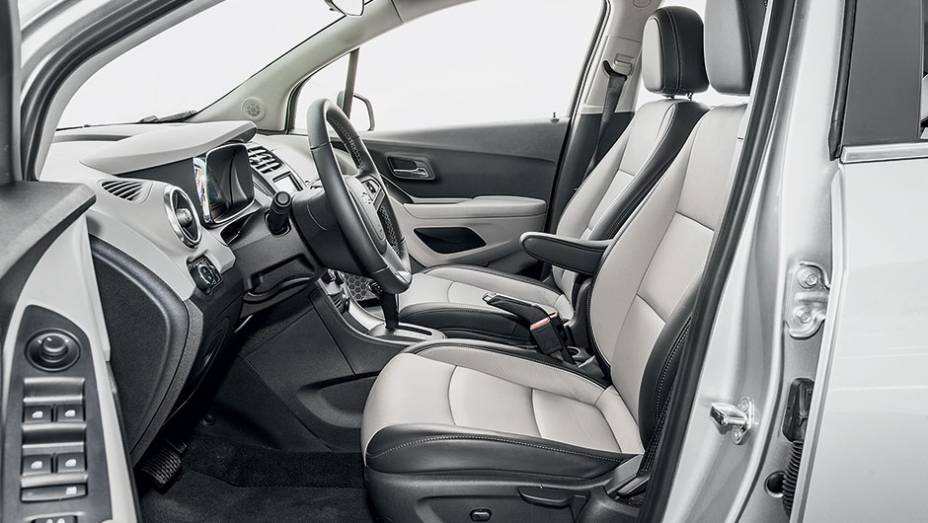 Espaço interno e... | <a href="https://preprod.quatrorodas.abril.com.br/carros/testes/chevrolet-tracker-ltz-1-8-758669.shtml" rel="migration">Leia mais</a>