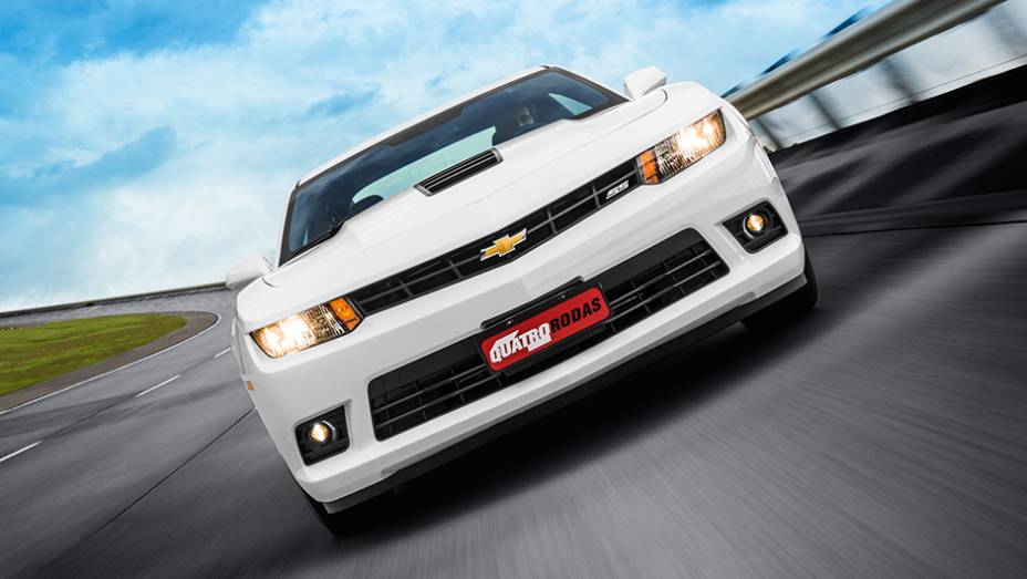 Mudanças visuais deixaram o novo Camaro com cara de poucos amigos | <a href="https://preprod.quatrorodas.abril.com.br/carros/testes/chevrolet-camaro-ss-763989.shtml" rel="migration">Leia mais</a>