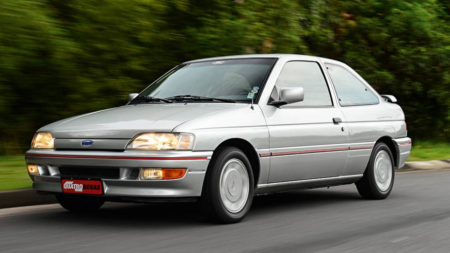 Os célebres faróis auxiliares redondos sumiram na mudança de 1992 | <a href="https://preprod.quatrorodas.abril.com.br/carros/classicos-brasileiros/ford-escort-xr3-763284.shtml" rel="migration">Leia mais</a>