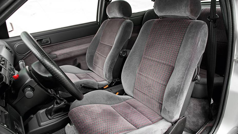 Na linha 1994, o Escort XR3 perdeu os bancos Recaro | <a href="https://preprod.quatrorodas.abril.com.br/carros/classicos-brasileiros/ford-escort-xr3-763284.shtml" rel="migration">Leia mais</a>