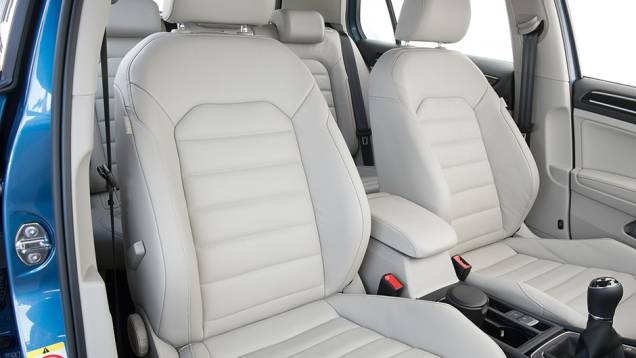 ... e bancos de couro são pagos à parte no Golf | <a href="https://preprod.quatrorodas.abril.com.br/carros/comparativos/hatches-medios-762947.shtml" rel="migration">Leia mais</a> ... e bancos de couro são pagos à parte no Golf | <a href="https://preprod.quatrorodas.abril.com.br/carros/comparativos/hatches-medios-762947.shtml" rel="migration">Leia mais</a>