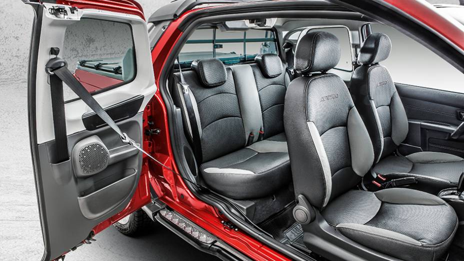 Espa&ccedil;o de acesso para o banco traseiro dobrou de tamanho: de 0,5 para 1 m&sup2; | <a href="https://preprod.quatrorodas.abril.com.br/carros/testes/fiat-strada-adventure-1-6-16v-cd-762709.shtml" rel="migration">Leia mais</a>