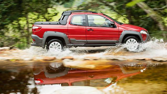 A terceira porta de acesso fica do lado direito da carroceria | <a href="https://preprod.quatrorodas.abril.com.br/carros/testes/fiat-strada-adventure-1-6-16v-cd-762709.shtml" rel="migration">Leia mais</a> A terceira porta de acesso fica do lado direito da carroceria | <a href="https://preprod.quatrorodas.abril.com.br/carros/testes/fiat-strada-adventure-1-6-16v-cd-762709.shtml" rel="migration">Leia mais</a>