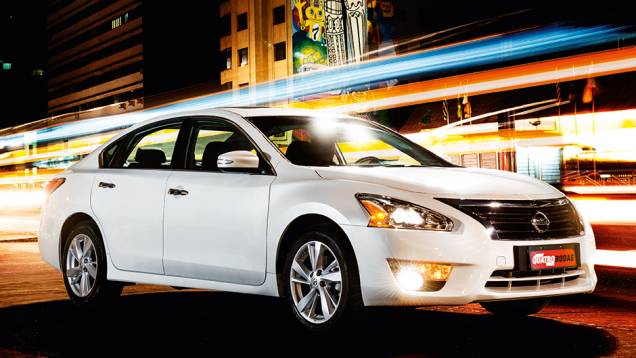 Faróis mais alongados e colados à grade, como nos BMW série 3 | <a href="https://preprod.quatrorodas.abril.com.br/carros/testes/nissan-altima-sl-2-5-16v-764173.shtml" rel="migration">Leia mais</a> Faróis mais alongados e colados à grade, como nos BMW série 3 | <a href="https://preprod.quatrorodas.abril.com.br/carros/testes/nissan-altima-sl-2-5-16v-764173.shtml" rel="migration">Leia mais</a>