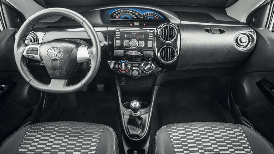 Este mesmo volante equipa Corolla XRS, Etios XLS e Cross | <a href="https://preprod.quatrorodas.abril.com.br/carros/testes/toyota-etios-cross-766195.shtml" rel="migration">Leia mais</a>