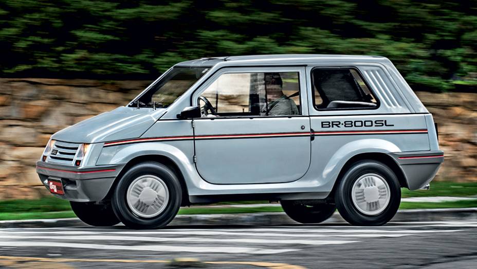 Com 3,2 metros, BR-800 é 70 cm menor que um VW Gol atual | <a href="https://preprod.quatrorodas.abril.com.br/carros/classicos-brasileiros/gurgel-br-800-764160.shtml" rel="migration">Leia mais</a>
