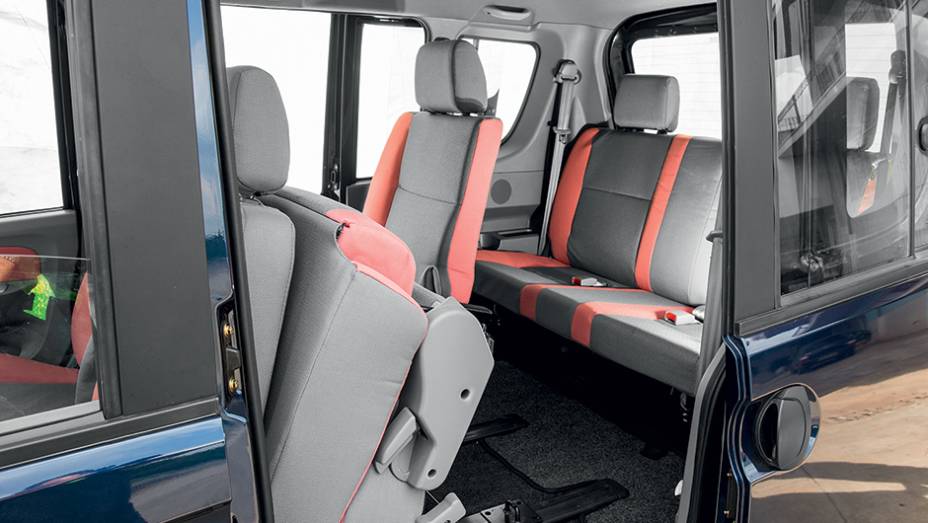 Banco dobr&aacute;vel para chegar &agrave; 3&ordf; fileira | <a href="https://preprod.quatrorodas.abril.com.br/carros/impressoes/rely-link-1-3-16v-764315.shtml" rel="migration">Leia mais</a>
