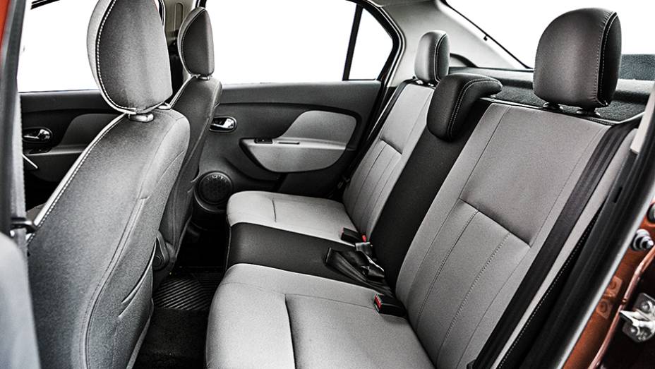 1º lugar Equipamentos: Logan. Apoios de cabeça ainda atrapalham a visibilidade | <a href="https://preprod.quatrorodas.abril.com.br/carros/comparativos/sedas-45-mil-reais-764153.shtml" rel="migration">Leia mais</a> 1º lugar Equipamentos: Logan. Apoios de cabeça ainda atrapalham a visibilidade | <a href="https://preprod.quatrorodas.abril.com.br/carros/comparativos/sedas-45-mil-reais-764153.shtml" rel="migration">Leia mais</a>