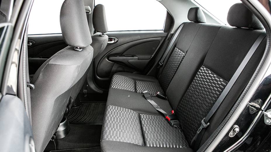 1&ordm; lugar Desempenho: Etios XLS. Atr&aacute;s, espa&ccedil;o tamb&eacute;m &eacute; bom | <a href="https://preprod.quatrorodas.abril.com.br/carros/comparativos/sedas-45-mil-reais-764153.shtml" rel="migration">Leia mais</a>