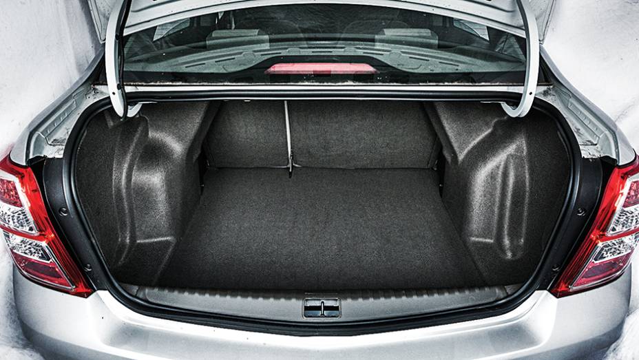 1&ordm; lugar Dimens&otilde;es: Cobalt LT. Banco bipartido e assoalho plano | <a href="https://preprod.quatrorodas.abril.com.br/carros/comparativos/sedas-45-mil-reais-764153.shtml" rel="migration">Leia mais</a>