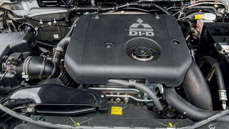 Motor diesel gera 180 cv de pot&ecirc;ncia | <a href="https://preprod.quatrorodas.abril.com.br/carros/testes/mitsubishi-l200-triton-764187.shtml" rel="migration">Leia mais</a>