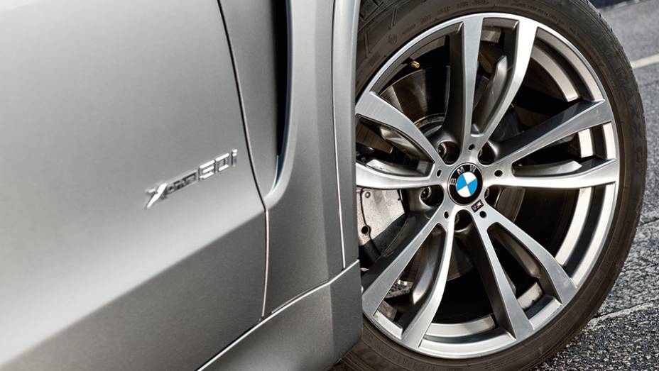 As rodas s&atilde;o aro 20 | <a href="https://preprod.quatrorodas.abril.com.br/carros/impressoes/bmw-x5-765445.shtml" rel="migration">Leia mais</a>